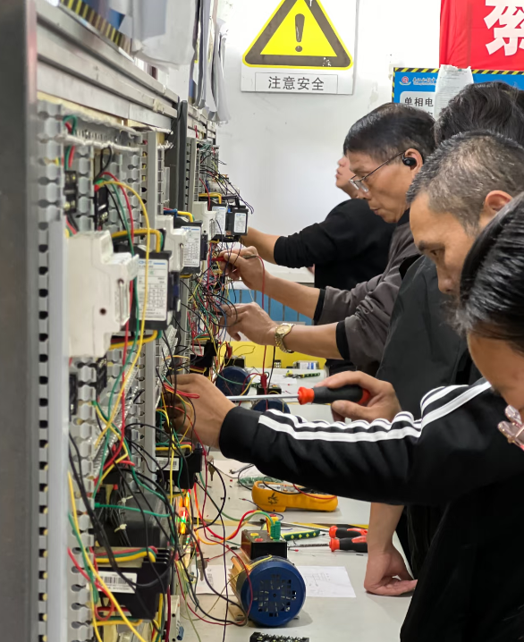 2025年低壓電工證報考全攻略：報名入口、費用、考試流程一文讀懂！