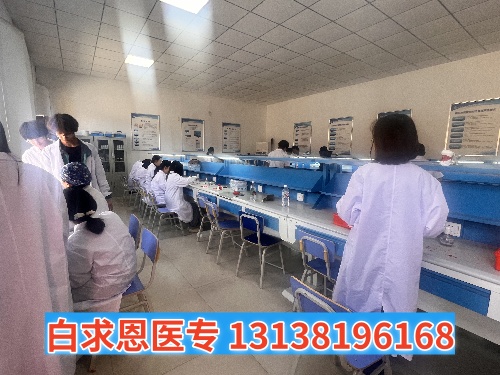 石家莊白求恩醫(yī)學中專學校多長時間放假一次？